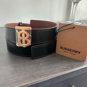 BURBERRY reversible leather belt size small brand new with tags and dustbag TB